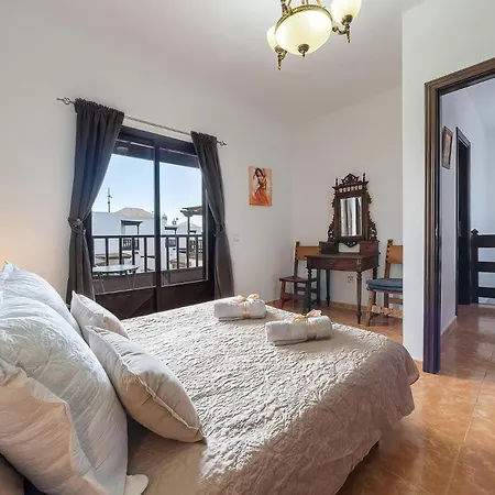 בית נופש Aretina's Lanzarote Retreat קוסטה טגוויסה