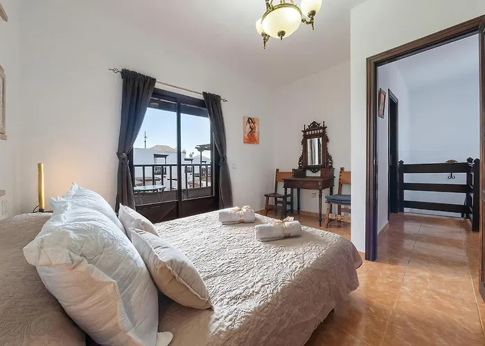 בית נופש Aretina's Lanzarote Retreat קוסטה טגוויסה